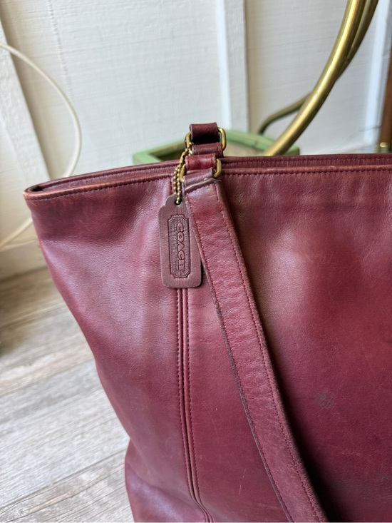 Coach Handbags - VTG Coach Light Tote | No. 4065 | Very Well  Loved | Wine | Late 80s - Early 90s